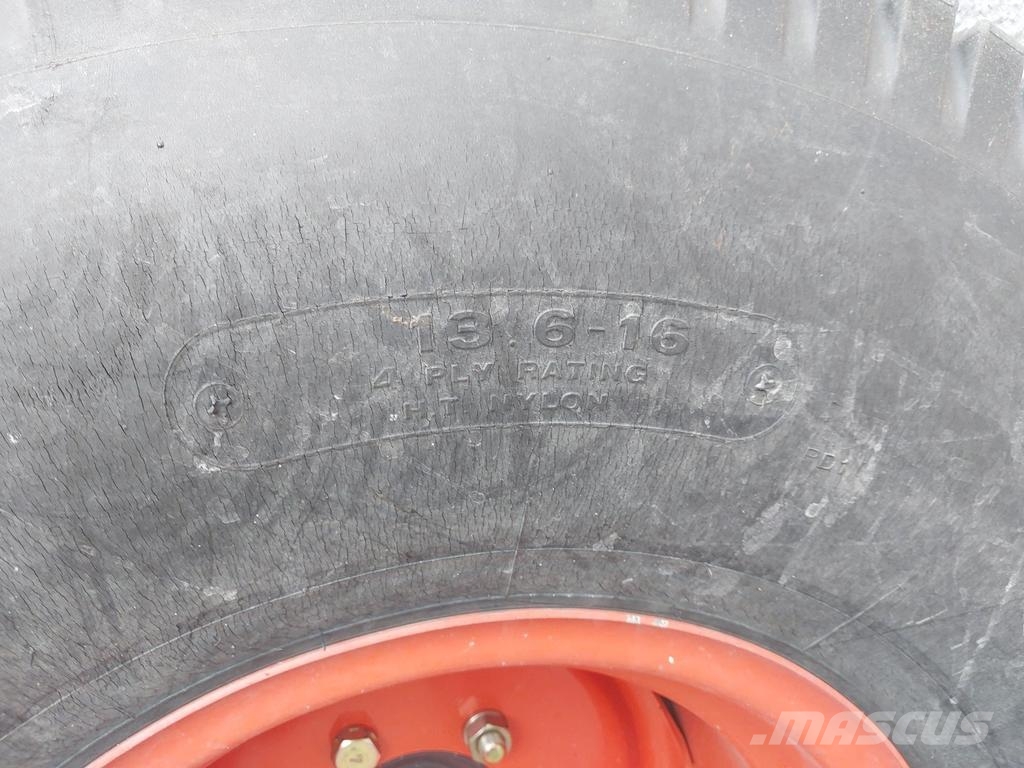 Kubota ST32 LEIKKURI Kompakttraktorer