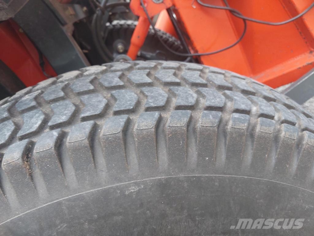 Kubota ST32 LEIKKURI Kompakttraktorer