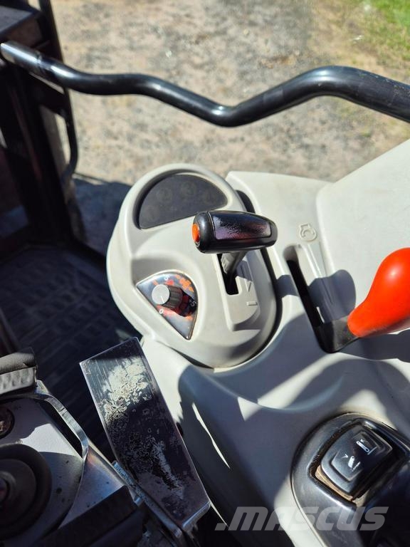 Massey Ferguson 5465 DYNA 4 トラクター
