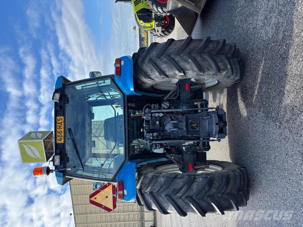 New Holland 8160 Traktorit