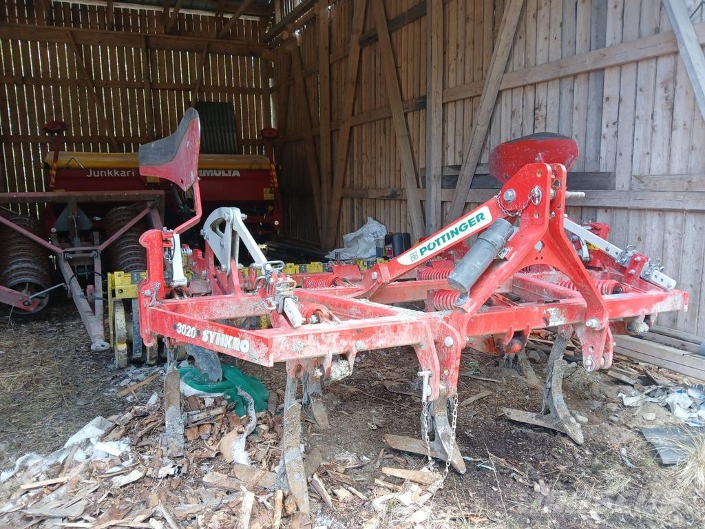 Pöttinger SYNCRO 3020 NOVA Cultivatoren