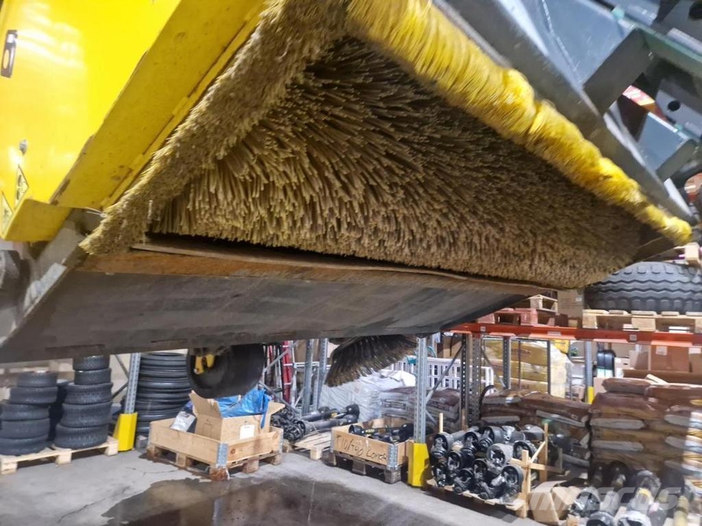 Stark KERÄÄVÄHARJA CSW 2500 Borstar & borstskopor