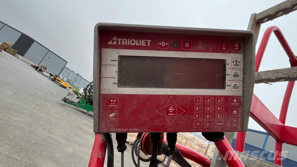 Trioliet SOLOMIX 3 2700LZK-T 混合餵料機