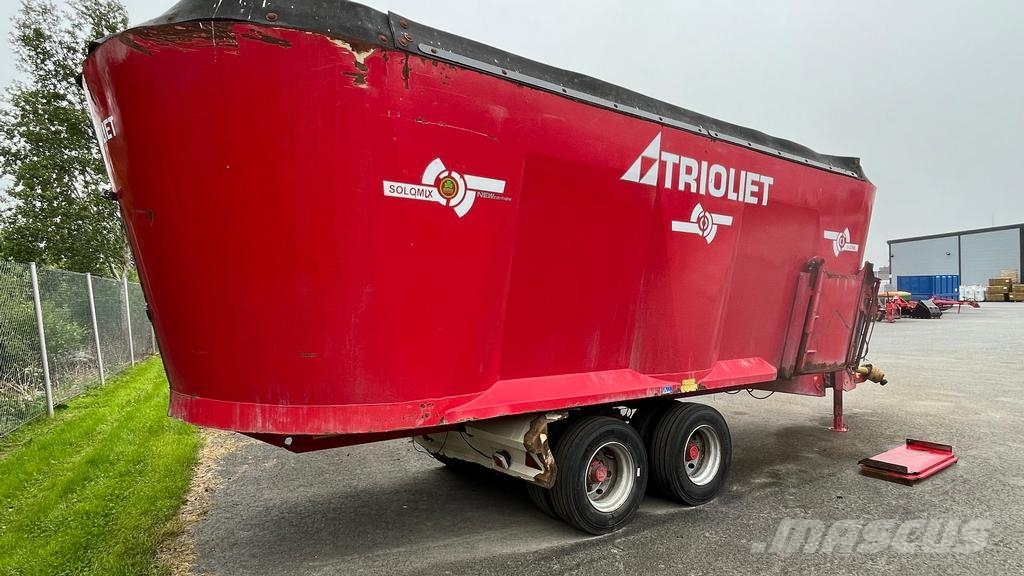 Trioliet SOLOMIX 3 2700LZK-T 混合餵料機