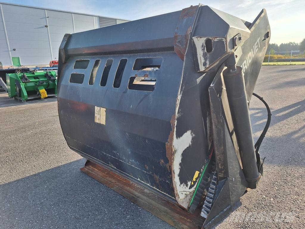 Trioliet TRIOMASTER S 200 ملقمات خلاط