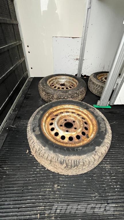 UMESLÄP HEVOSKULJETUS Kevyet peräkärryt
