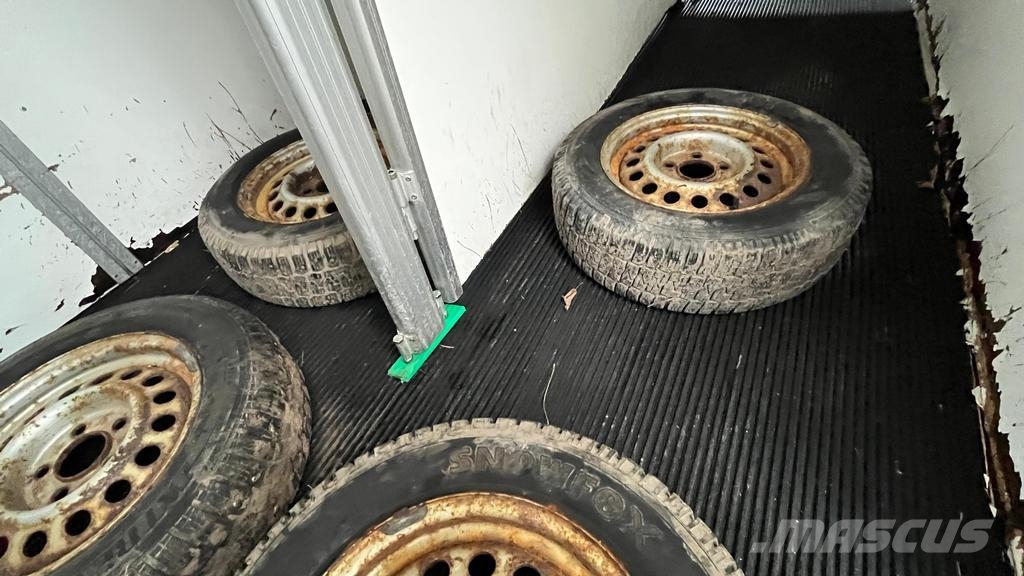 UMESLÄP HEVOSKULJETUS Kevyet peräkärryt