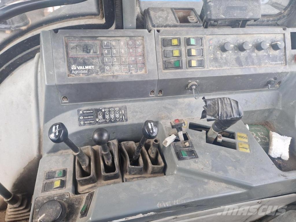 Valtra 6850 + ETUNOST 트랙터
