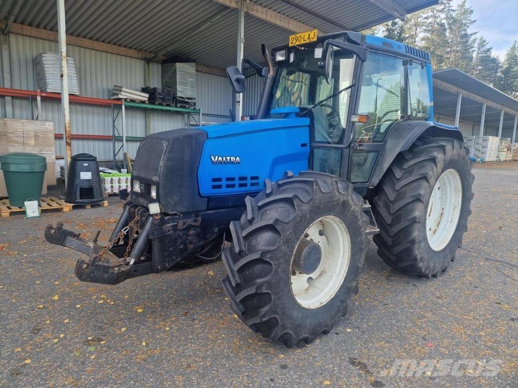 Valtra 6850 + ETUNOST 트랙터