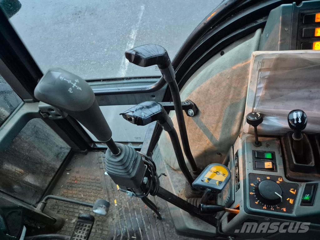 Valtra 8400 트랙터