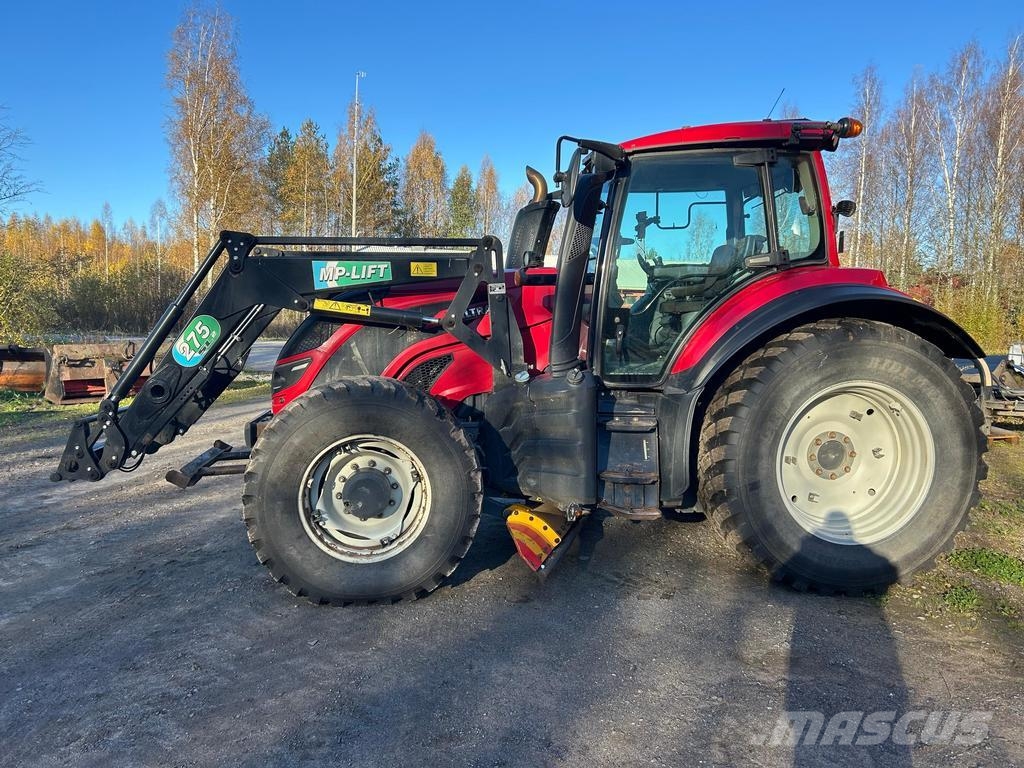 Valtra T144 Traktorer