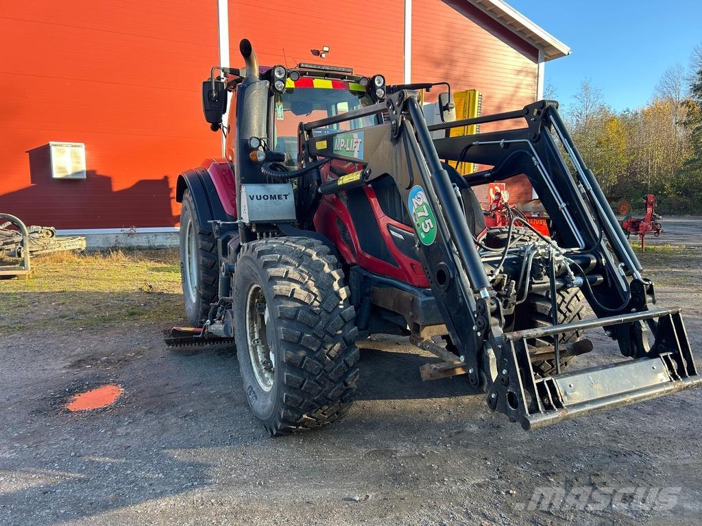Valtra T144 Traktorer