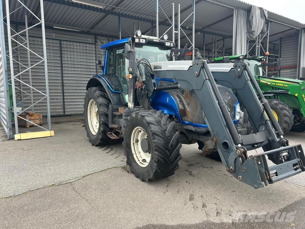 Valtra T173 HITECH Трактори