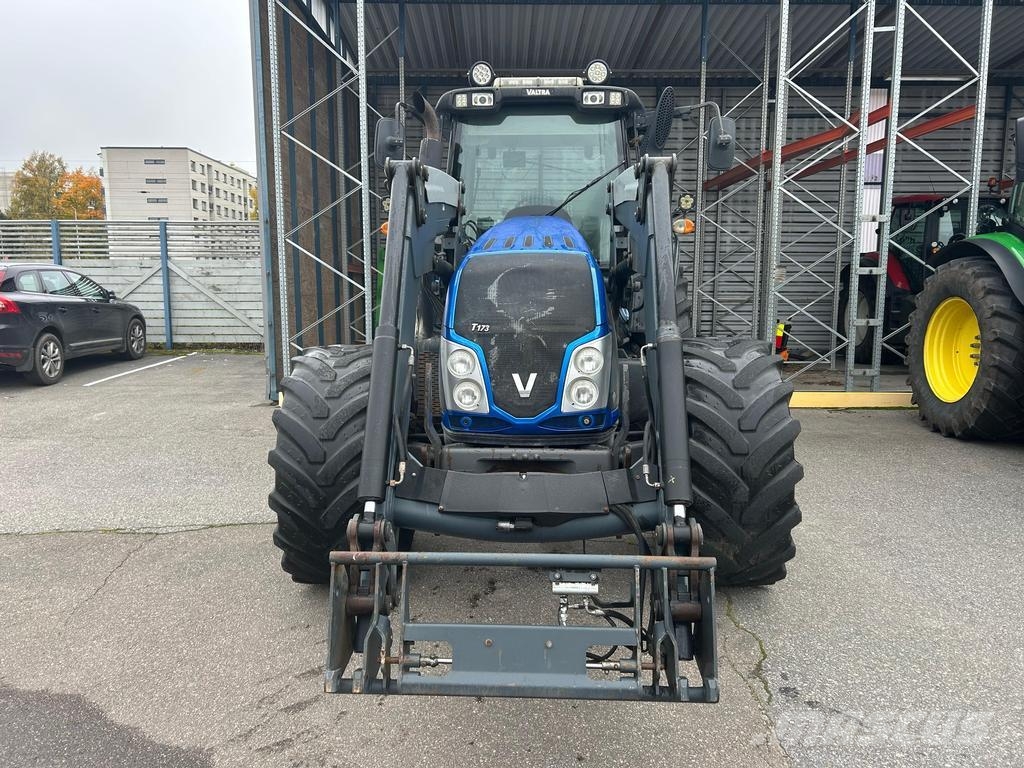 Valtra T173 HITECH Трактори
