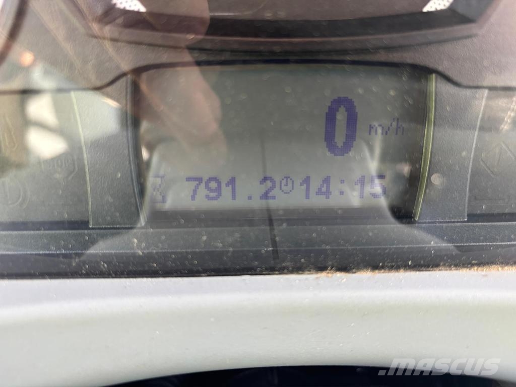 Valtra T174 ADVANCE UNLIMITED Traktori