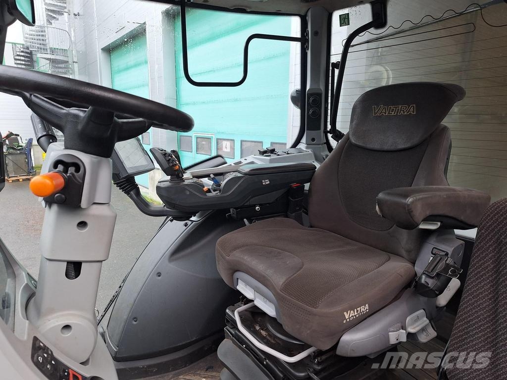 Valtra T174 VERSU +G7S EK Traktoren