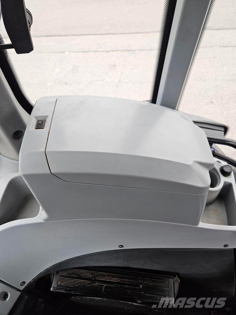 Valtra T254 VERSU+PTO+ETUNOSTOL Tractores