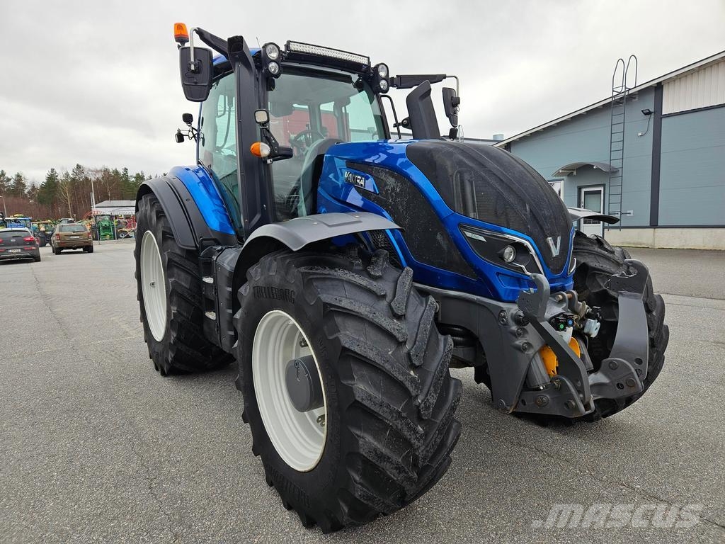 Valtra T254 VERSU+PTO+ETUNOSTOL Tractores