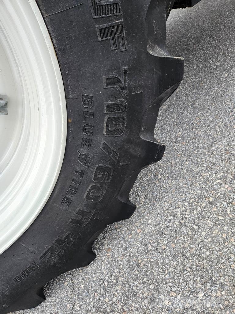 Valtra T254 VERSU+PTO+ETUNOSTOL Tractores