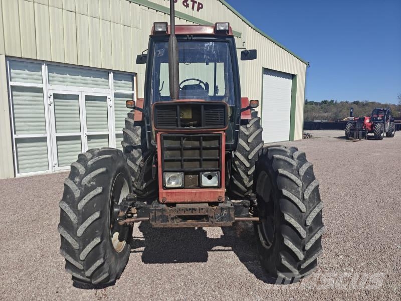 Case IH 1056XL الجرارات