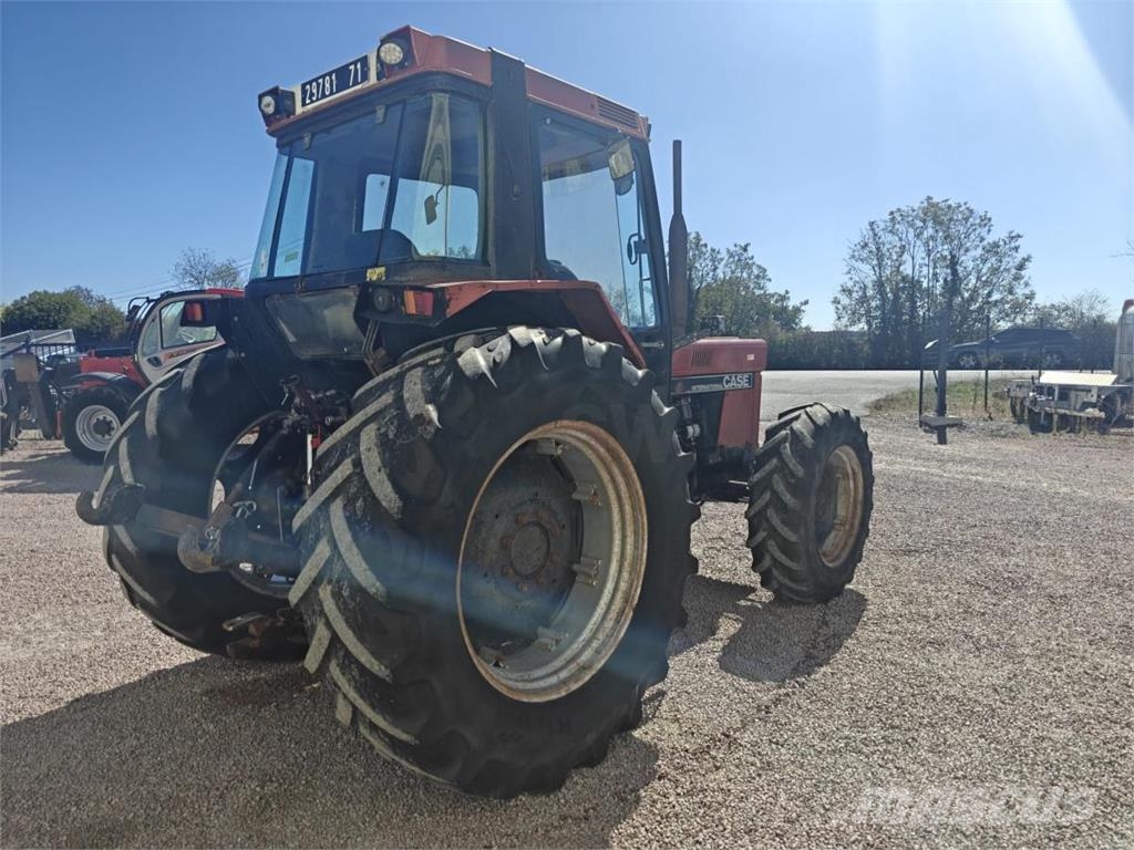 Case IH 1056XL الجرارات