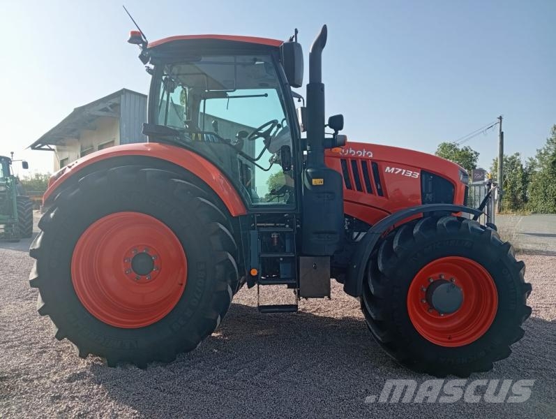 Kubota M7133 Traktori