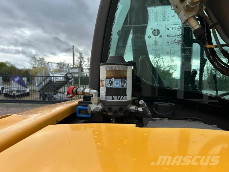 Mecalac 8MCR 小型挖掘机