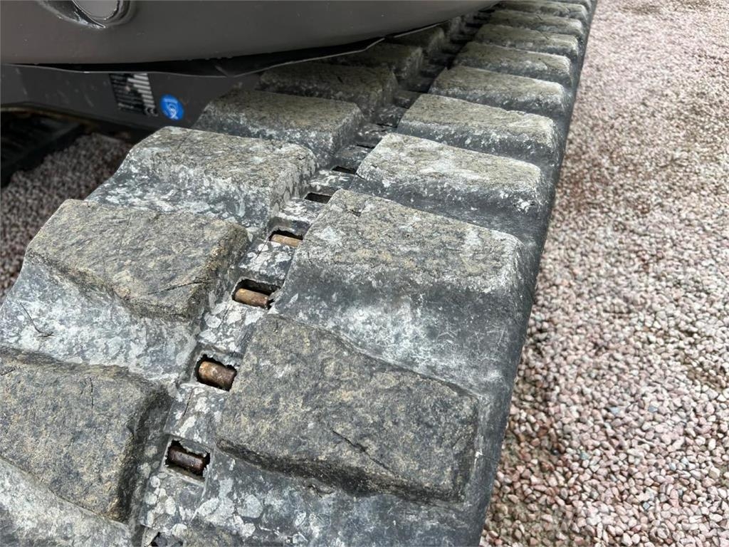 Mecalac 8MCR 小型挖掘机