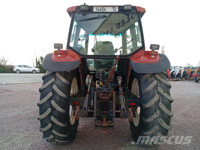 New Holland M100 Traktori