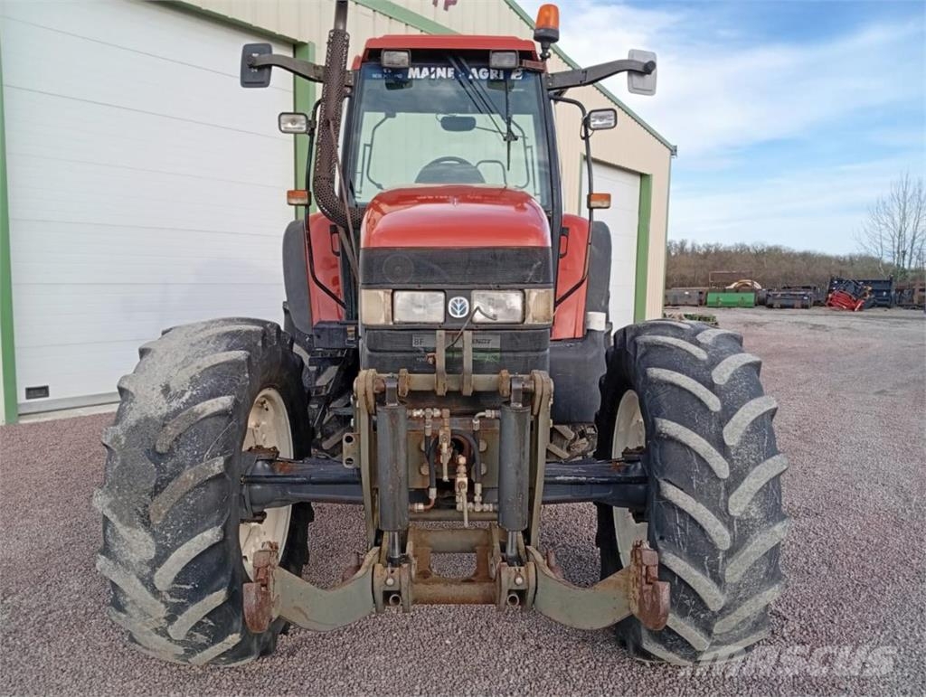 New Holland M100 Traktori