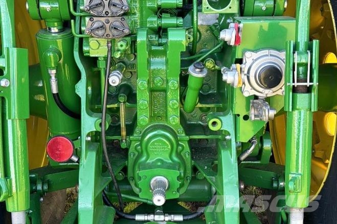John Deere 8320 الجرارات