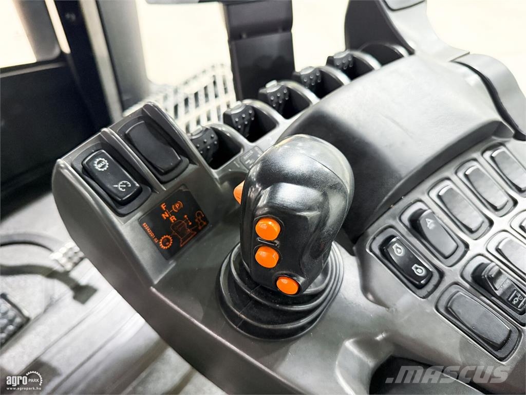 Challenger MT865E 16/4 Powershift 40 km/h váltó, 76 cm-es hev Traktorok