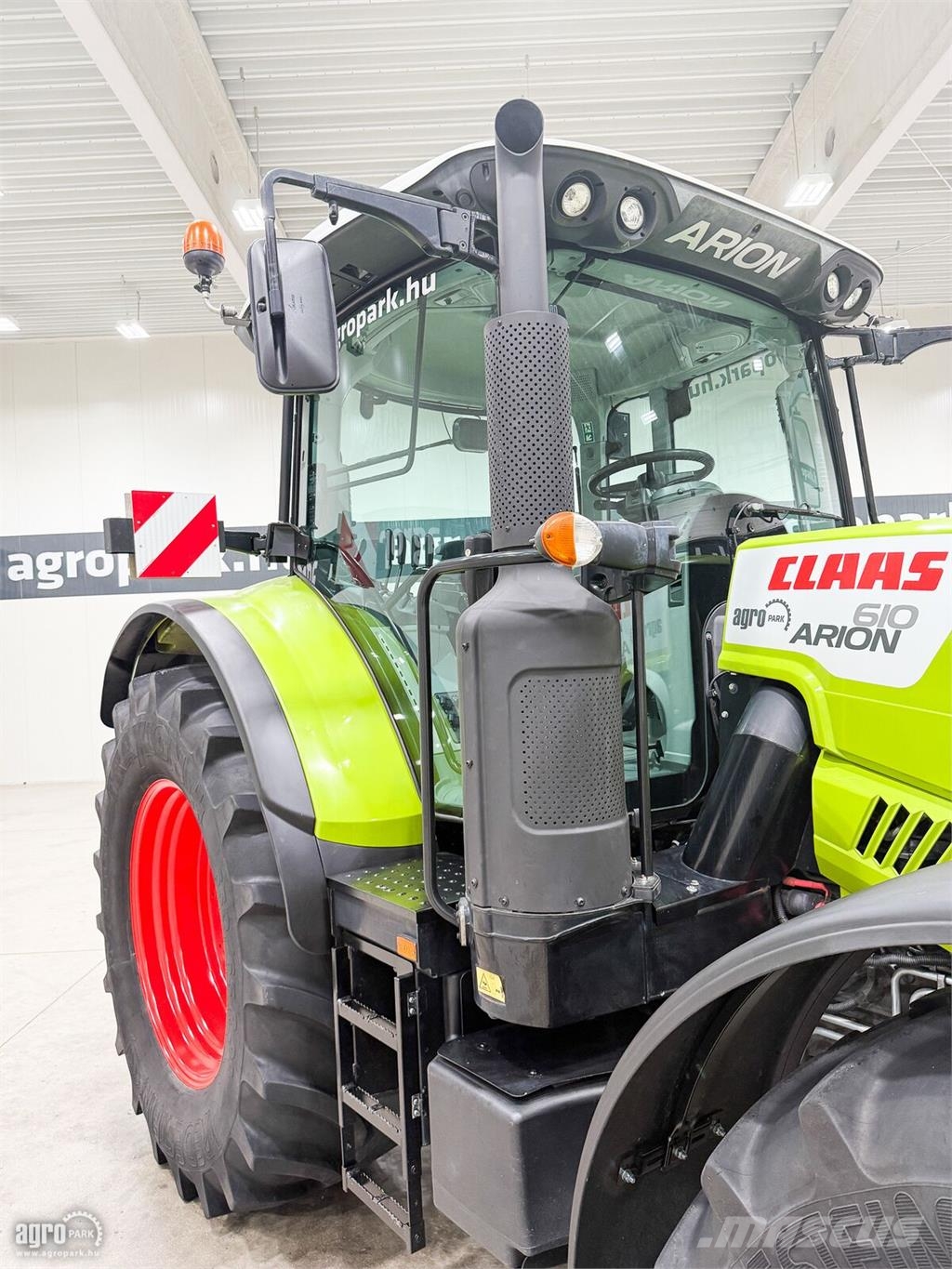 CLAAS Arion 610 Hexashift 24/24 50 km/h váltó, rugózott Трактори