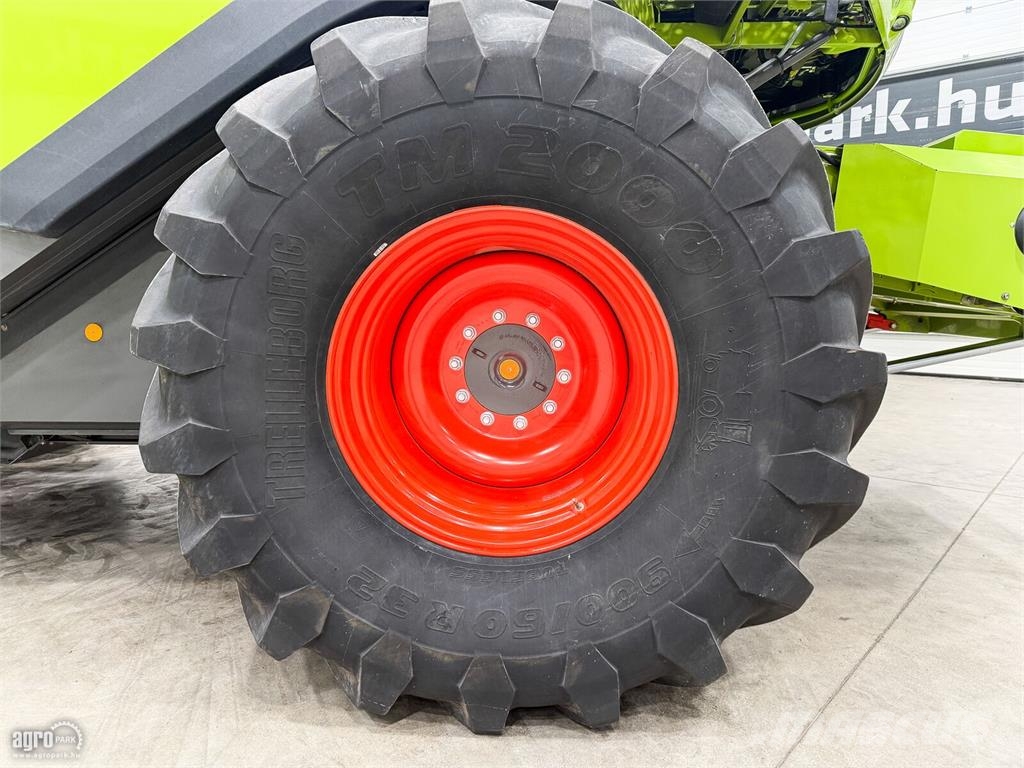 CLAAS Lexion 650 6 ládás, 6,8 m V680 vágóasztal, szállít Kombinované zberacie stroje