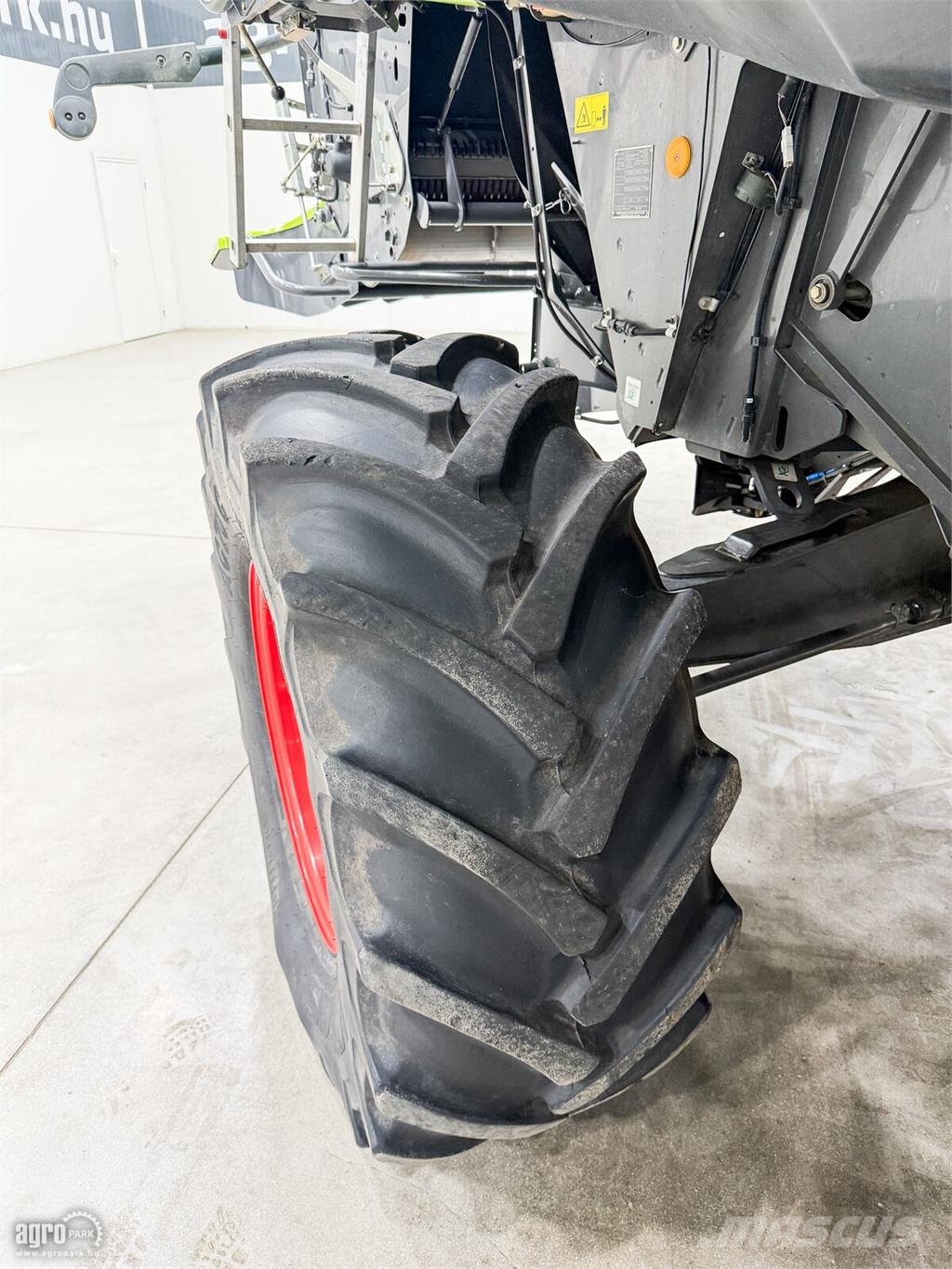CLAAS Lexion 650 6 ládás, 6,8 m V680 vágóasztal, szállít Kombinované zberacie stroje