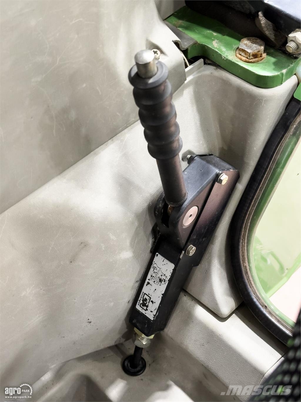 Fendt 716 Vario 50 km/h Vario váltó, rugózott híd és fül Трактори