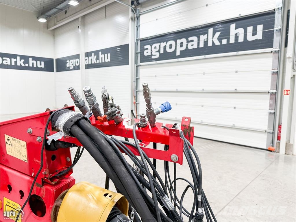 Grimme SE 150-60 vontatott burgonya betakarítógép, 757 he Πατατοεξαγωγέας