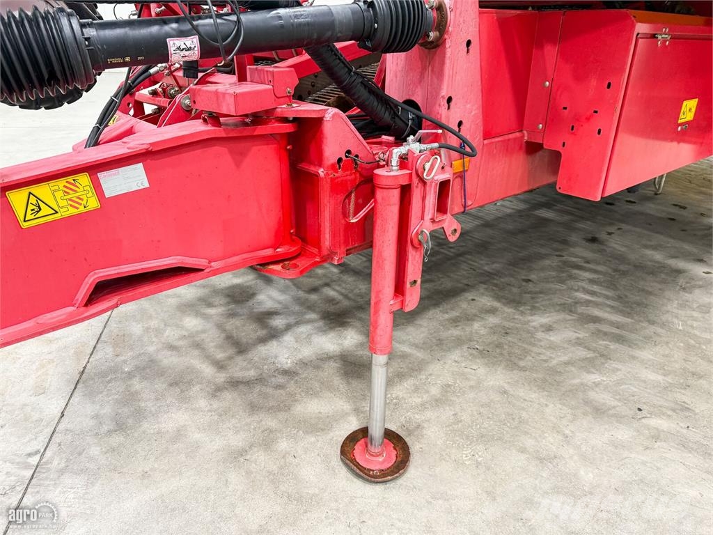 Grimme SE 150-60 vontatott burgonya betakarítógép, 757 he Πατατοεξαγωγέας