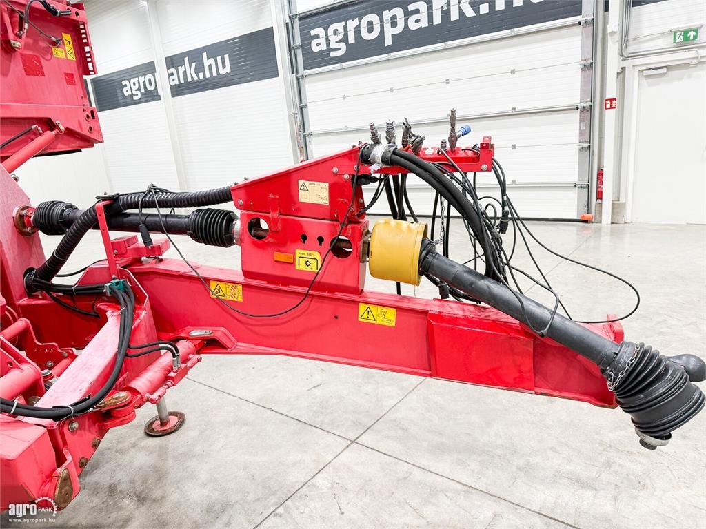 Grimme SE 150-60 vontatott burgonya betakarítógép, 757 he Πατατοεξαγωγέας