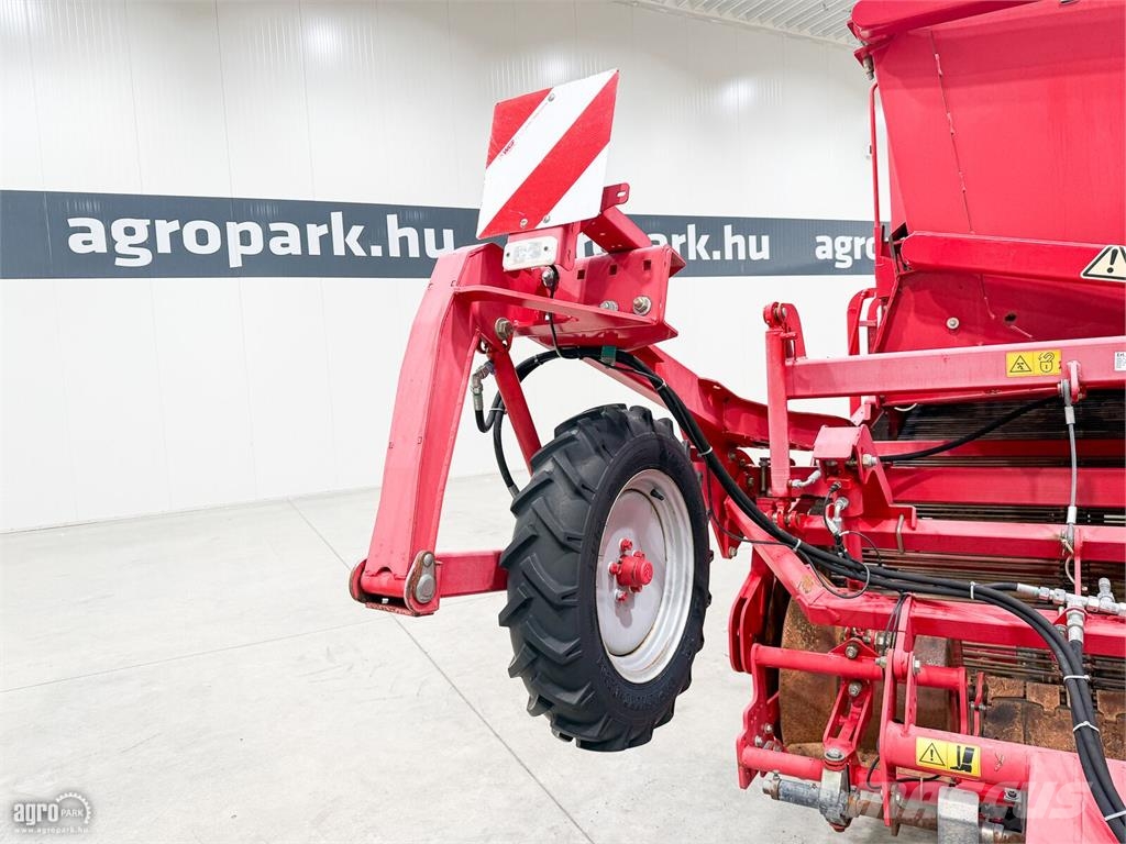 Grimme SE 150-60 vontatott burgonya betakarítógép, 757 he Πατατοεξαγωγέας