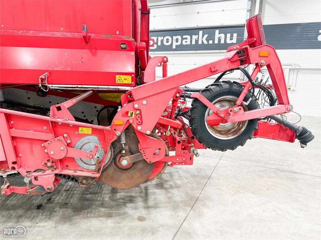 Grimme SE 150-60 vontatott burgonya betakarítógép, 757 he Πατατοεξαγωγέας