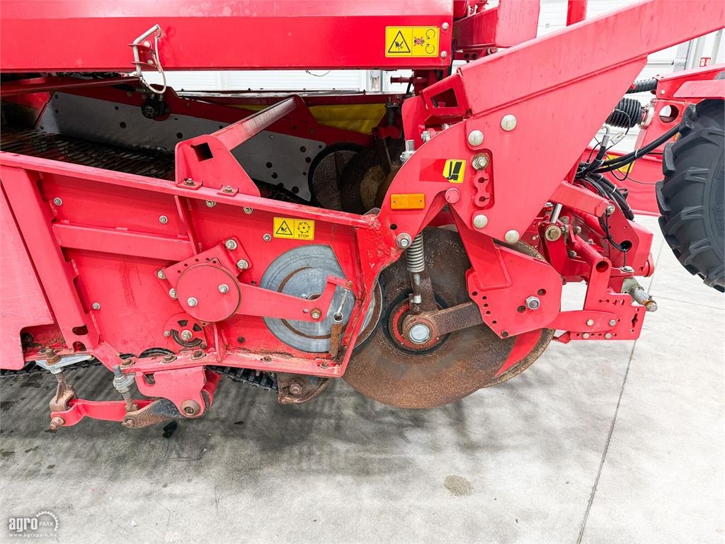 Grimme SE 150-60 vontatott burgonya betakarítógép, 757 he Πατατοεξαγωγέας