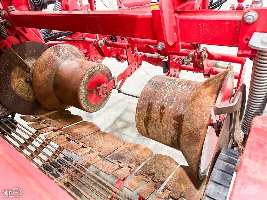 Grimme SE 150-60 vontatott burgonya betakarítógép, 757 he Πατατοεξαγωγέας