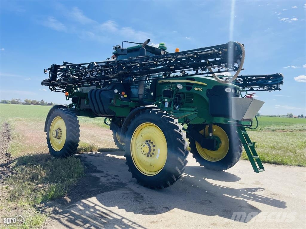 John Deere 4830 Selbstfahrende Sprühgeräte