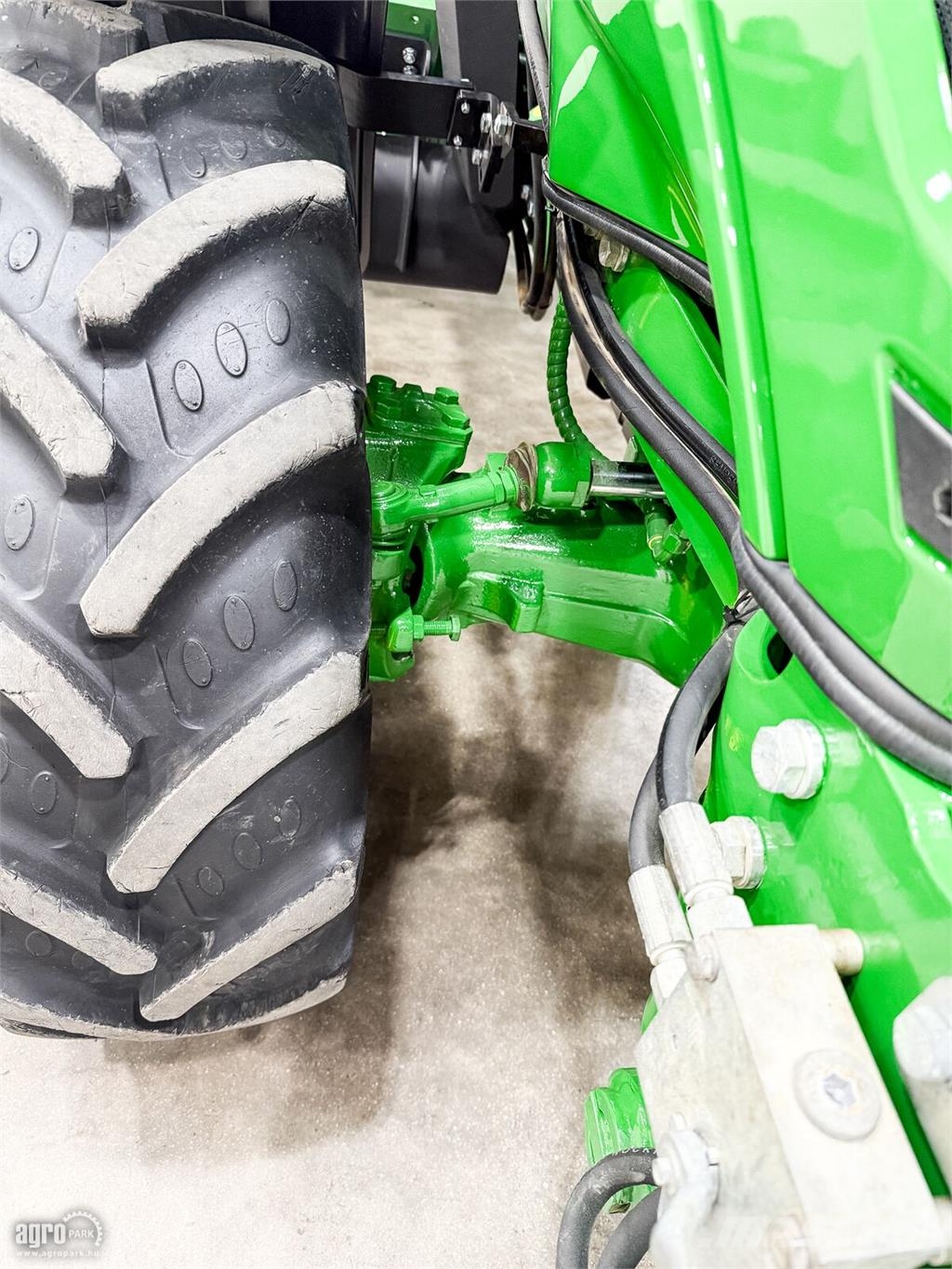 John Deere 5105GN 24/12 elektrohidraulikus Hi-Lo váltó, 40 km Trattori