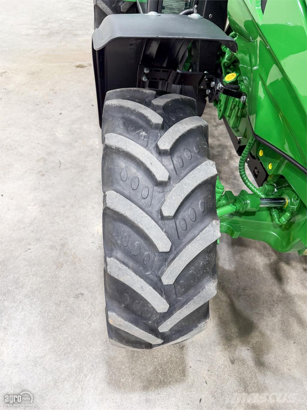 John Deere 5105GN 24/12 elektrohidraulikus Hi-Lo váltó, 40 km Traktoren
