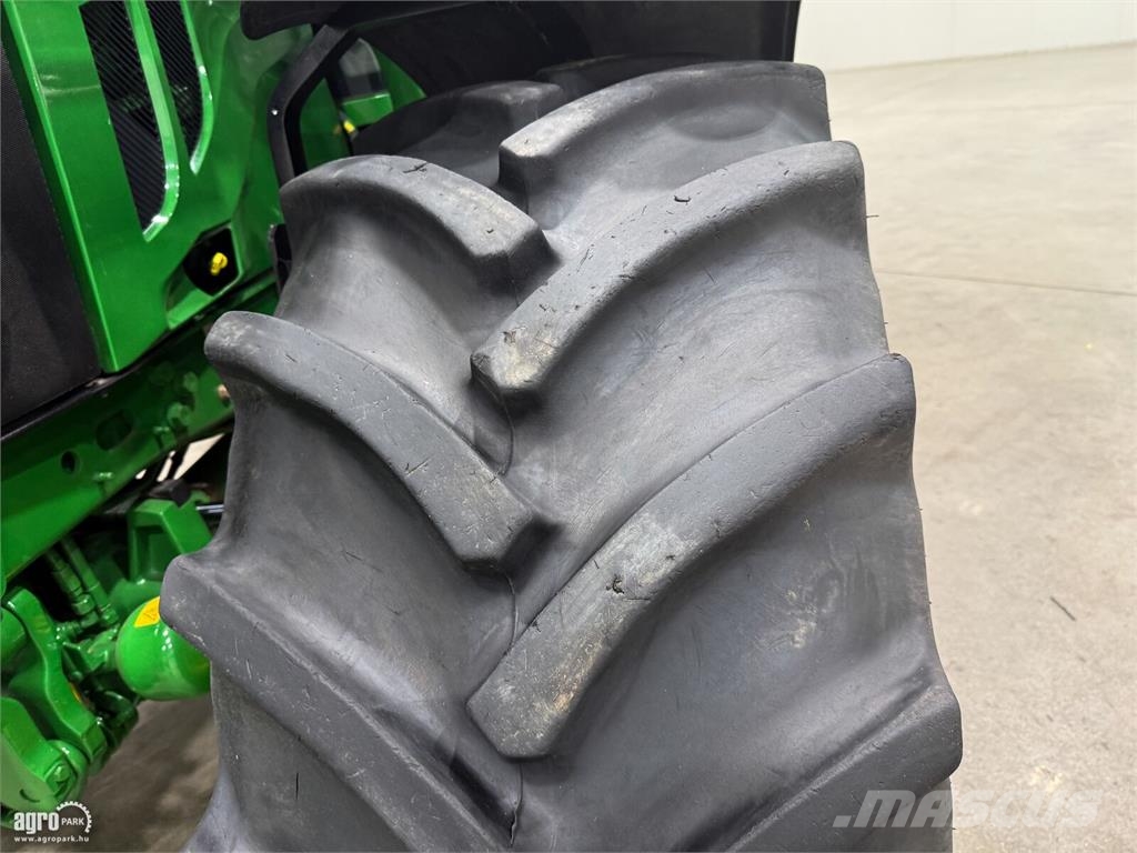 John Deere 6120M AutoQuad 24/24 40 km/h, rugózott híd, rugózo Трактори