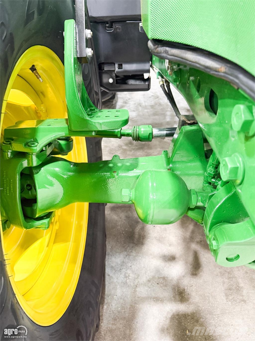 John Deere 6125M PowerQuad Plus 40 km/h váltó, rugózott híd, Traktoren
