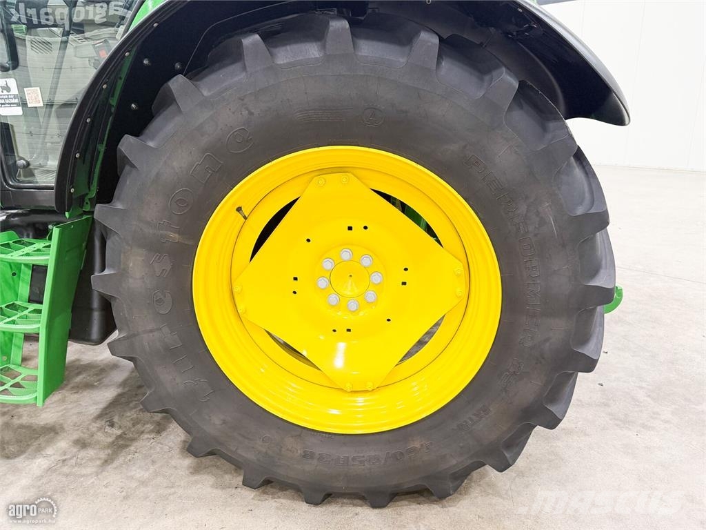 John Deere 6125M PowerQuad Plus 40 km/h váltó, rugózott híd, Traktoren