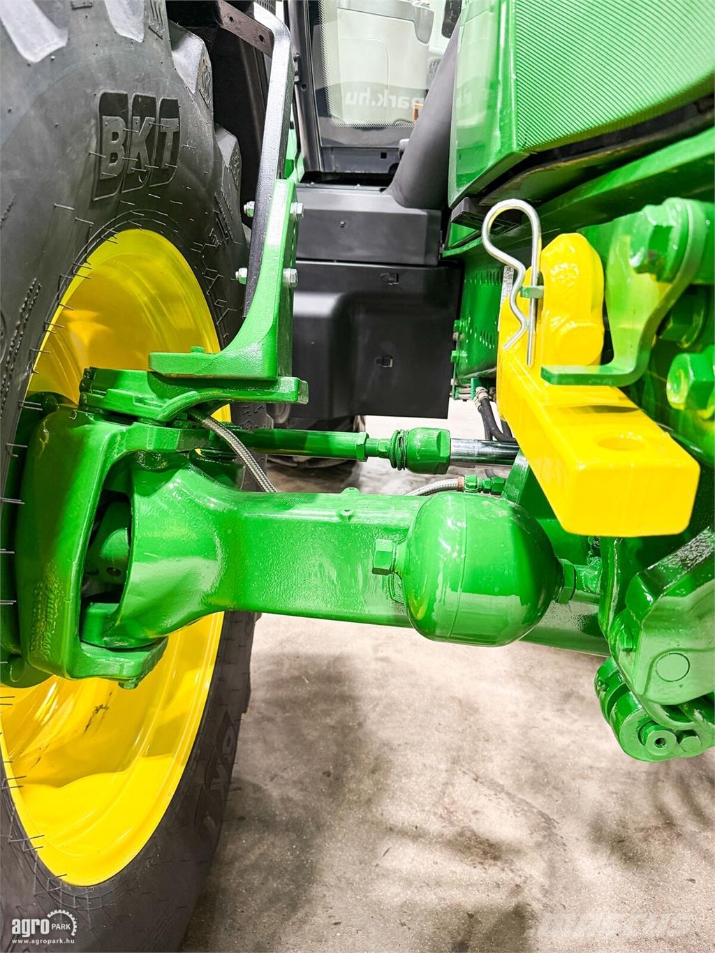 John Deere 6150R AutoQuad Plus 20/20 50 km/h váltó, rugózott الجرارات